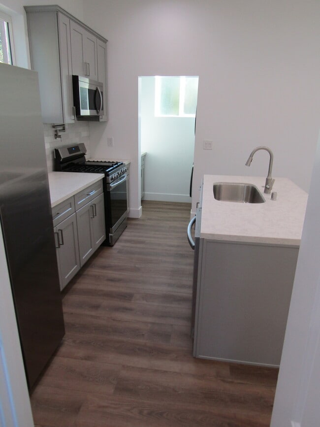 21206 De La Osa St in Los Angeles, CA - Foto de edificio - Building Photo