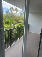 55 Ocean Lane Dr, Unit 3034 in Key Biscayne, FL - Foto de edificio - Building Photo
