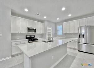 816 Alta Wy in Leander, TX - Foto de edificio - Building Photo