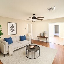 4822 Meadow Park Dr in Houston, TX - Building Photo - Building Photo