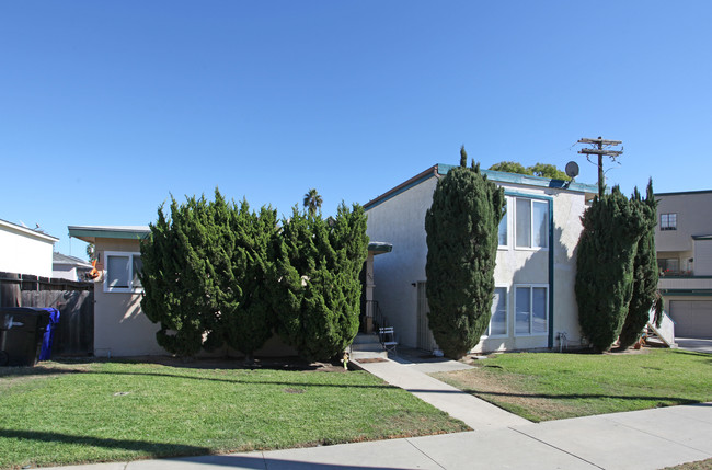 4775-4777 Lamont St in San Diego, CA - Building Photo - Building Photo