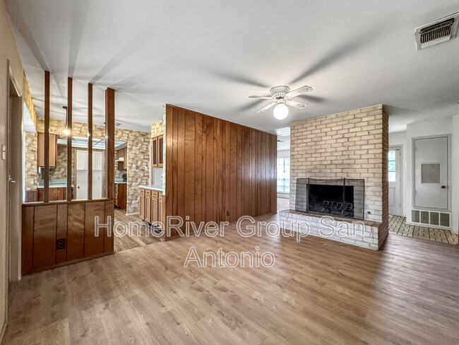 5510 Merlin Dr in San Antonio, TX - Building Photo - Building Photo