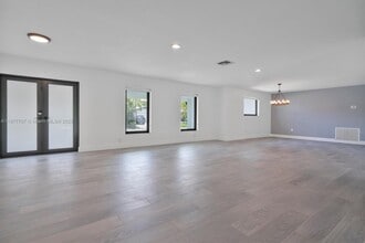 1245 NE 85th St in Miami, FL - Building Photo - Building Photo