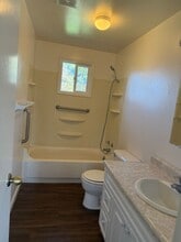 700 1th SW 1-3 in Bandon, OR - Building Photo - Building Photo