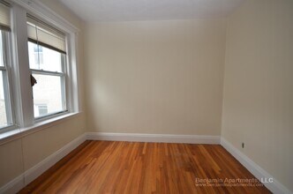 8 Egremont Rd, Unit 10 in Boston, MA - Building Photo - Building Photo