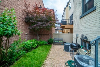 4121 Davison St, Unit 2nd Floor apartment in Pittsburgh, PA - Foto de edificio - Building Photo