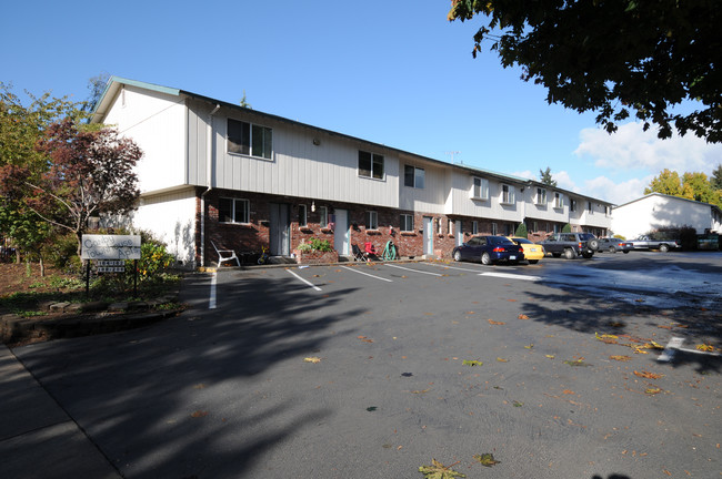 Canby Townhouse Apartments in Canby, OR - Building Photo - Building Photo