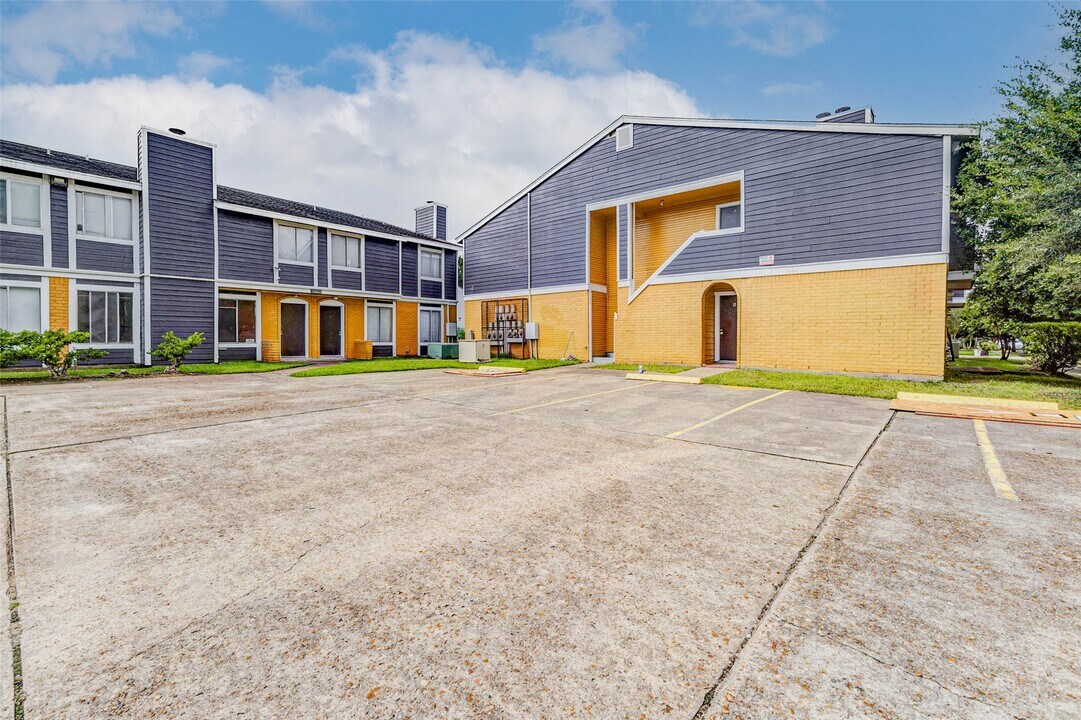 12527 Ashford Meadow Dr in Houston, TX - Building Photo