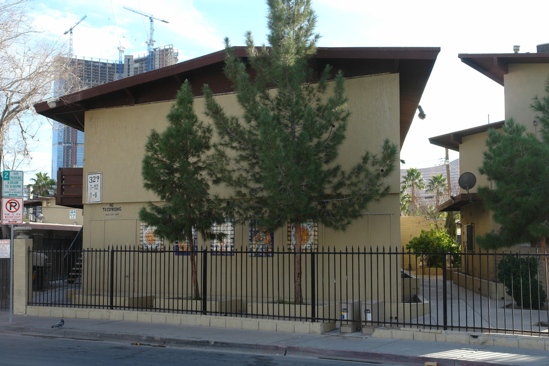 329 W Cleveland Ave in Las Vegas, NV - Building Photo