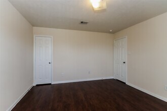 2435 Gibbs Bend Ct in Houston, TX - Building Photo - Building Photo