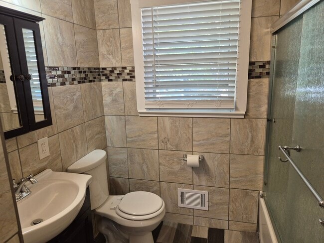 103 Cardinal Dr in Taylors, SC - Foto de edificio - Building Photo