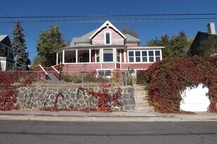 69 Pine St in Klamath Falls, OR - Building Photo