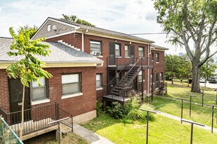 Andrew Jackson Courts in Nashville, TN - Building Photo