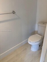 5245 NW 112th Ave in Doral, FL - Building Photo - Building Photo