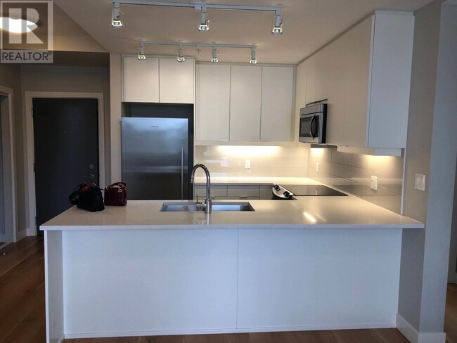9393-9393 Tower Rd in Burnaby, BC - Building Photo - Building Photo