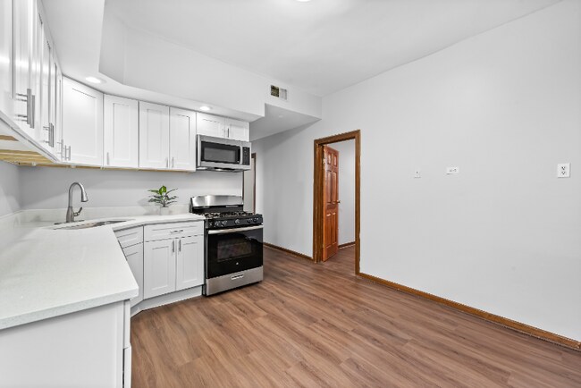 879 N Richmond St-Unit -2 in Chicago, IL - Building Photo - Building Photo