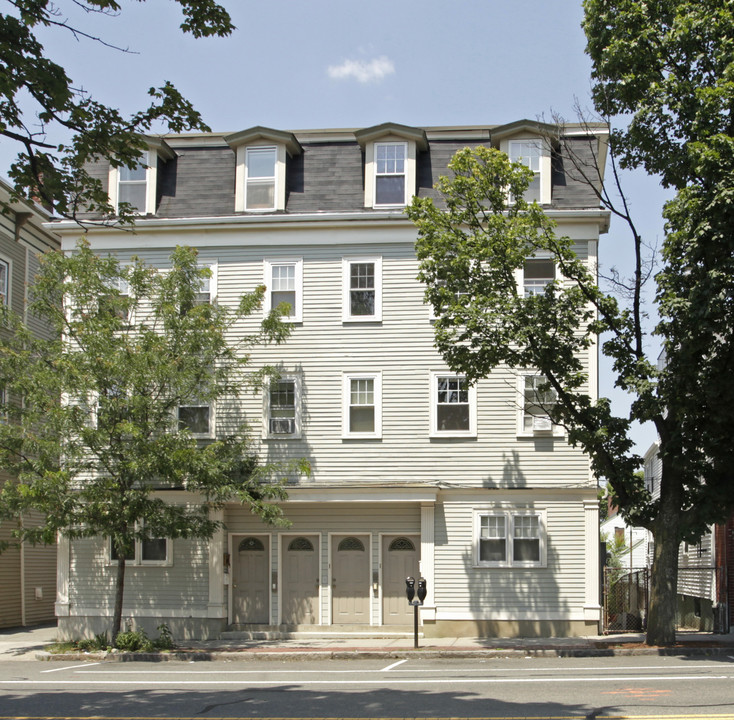 463 Cambridge St in Cambridge, MA - Building Photo