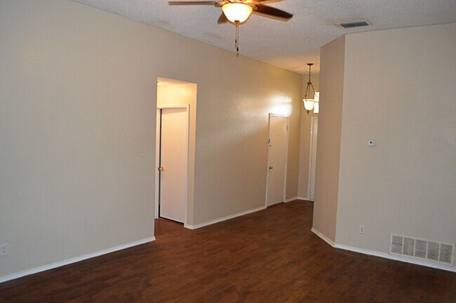 6807 Towerwood Dr in Arlington, TX - Building Photo - Building Photo