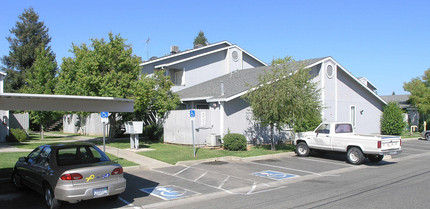 Arden Aire Apartments in Sacramento, CA - Building Photo - Building Photo