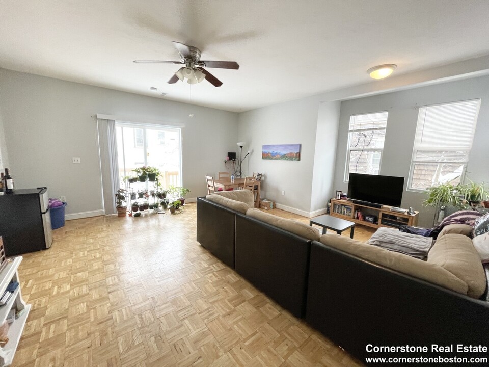 109 Heath St, Unit 3 in Boston, MA - Building Photo