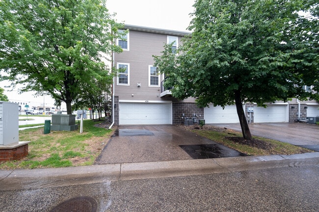 439 2nd St NE in Hopkins, MN - Building Photo - Building Photo