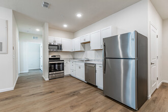 Bradenton Lofts in Bradenton, FL - Building Photo - Interior Photo