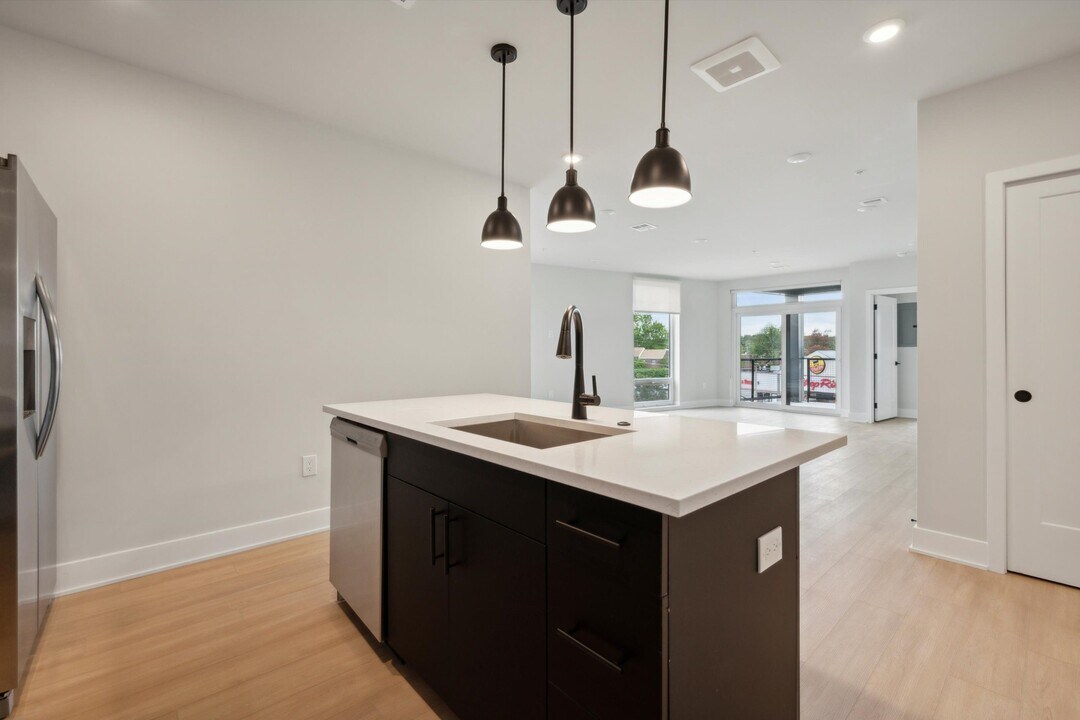 6910 Ridge Ave in Philadelphia, PA - Building Photo