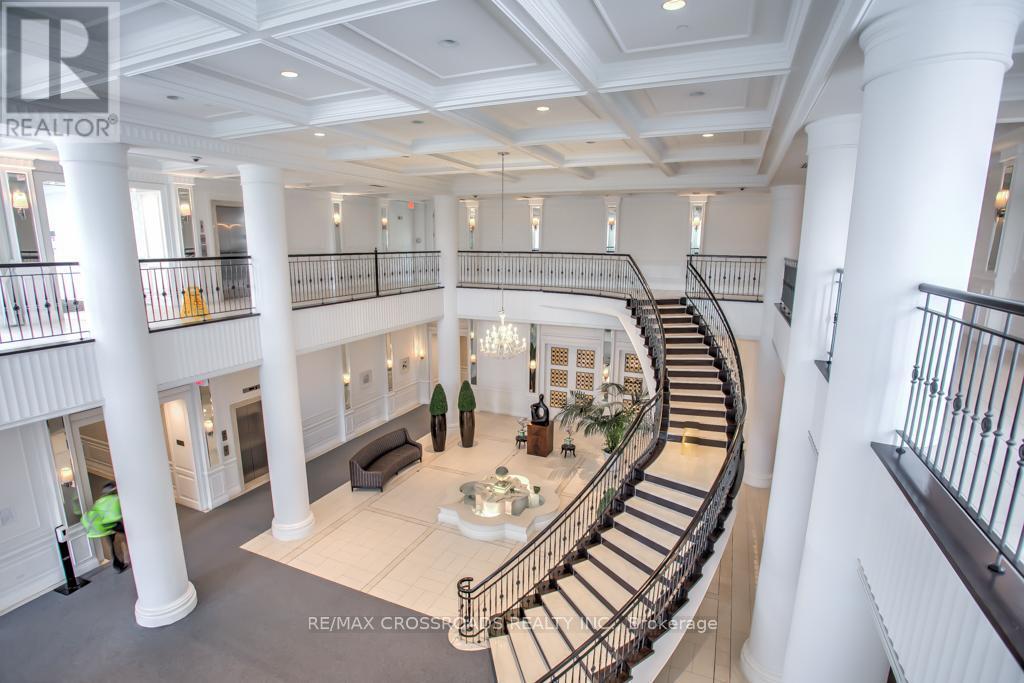 25 Greenview Ave in Toronto, ON - Building Photo