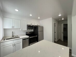 616 North Sweetzer Avenue in Los Angeles, CA - Building Photo - Interior Photo
