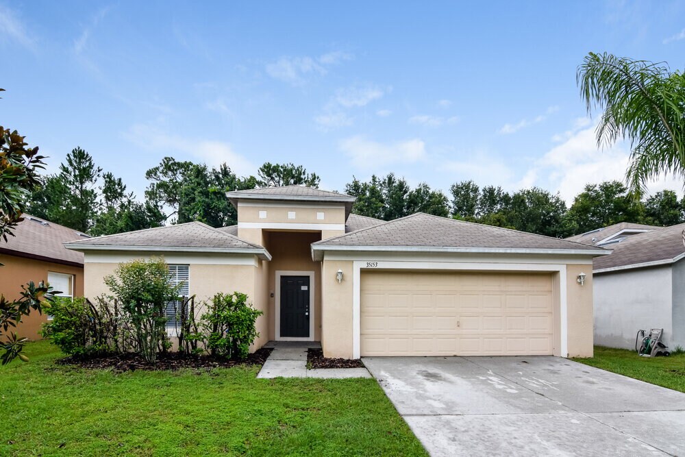 35153 Meadow Reach Dr in Zephyrhills, FL - Foto de edificio