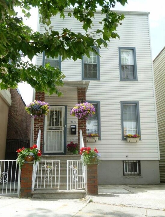 2129 Kennedy Blvd in North Bergen, NJ - Building Photo