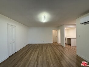 314 S Clark Dr in Los Angeles, CA - Building Photo - Building Photo