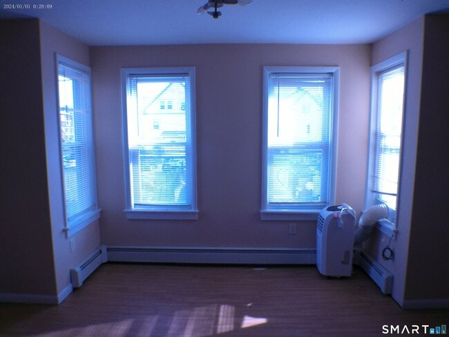 13 Armstrong Pl in Bridgeport, CT - Building Photo - Building Photo