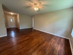 5014 Lea Ann Way in Louisville, KY - Building Photo - Building Photo