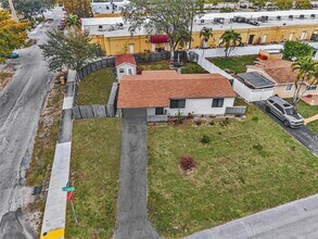 6781 Franklin St in Hollywood, FL - Building Photo - Building Photo