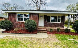 2660 Chesapeake Blvd in Norfolk, VA - Building Photo