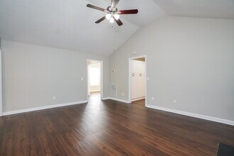 524 Summit Way in Mount Juliet, TN - Foto de edificio - Building Photo