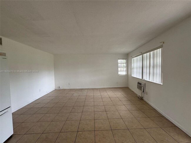 19121 NE 25th Ave in Miami, FL - Building Photo - Building Photo