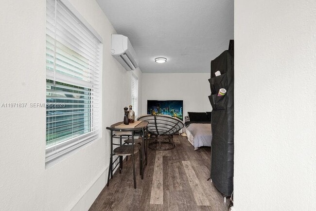 3010 NW 95th Terrace, Unit B in Miami, FL - Building Photo - Building Photo