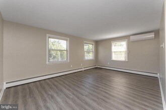 243 Roesch Ave in Oreland, PA - Building Photo - Building Photo