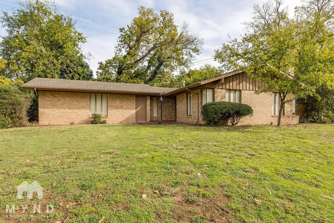 1009 Kings Rd in Norman, OK - Building Photo