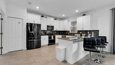 2718 Oxymoron Wy in Kissimmee, FL - Building Photo - Building Photo