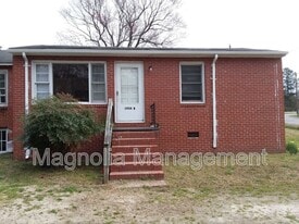 1934 Raleigh Rd in Henderson, NC - Building Photo