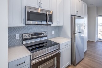 7 West 7th Apartments in Cincinnati, OH - Building Photo - Building Photo