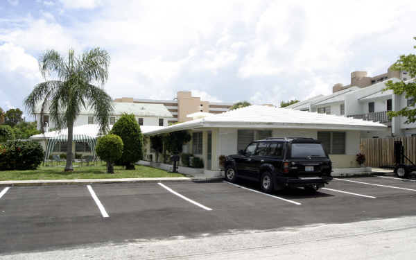 3218 NE 16th St in Pompano Beach, FL - Foto de edificio