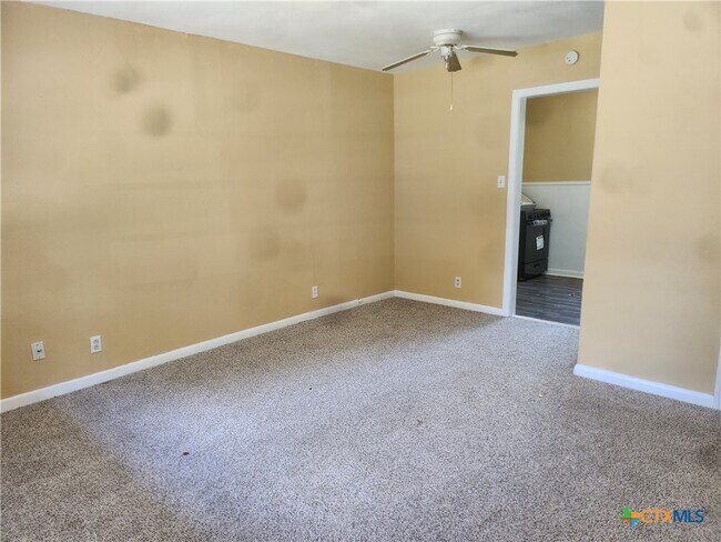 207 E Johnson St in Cuero, TX - Building Photo - Building Photo