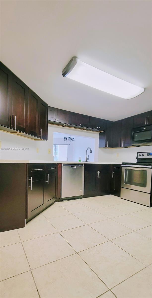 9977 Westview Dr in Coral Springs, FL - Building Photo - Building Photo