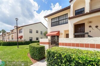 201 Freedom Ct in Deerfield Beach, FL - Building Photo - Building Photo