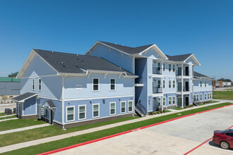 Renaissance at Lakeshore in Port Arthur, TX - Building Photo - Building Photo