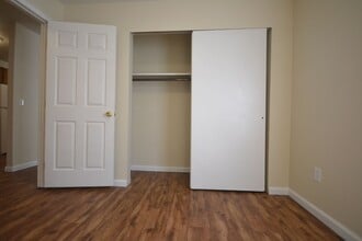 511 Church St in Marshfield, MO - Building Photo - Building Photo